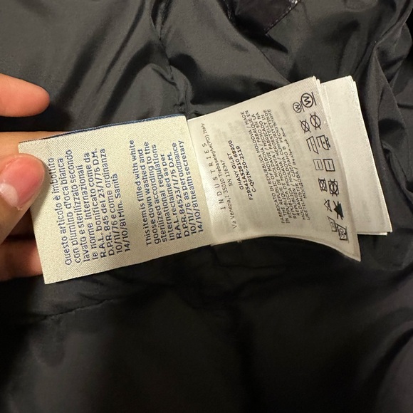 Black moncler vest - Picture 9 of 10